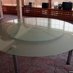 Стол стеклянный обеденный на заказ.